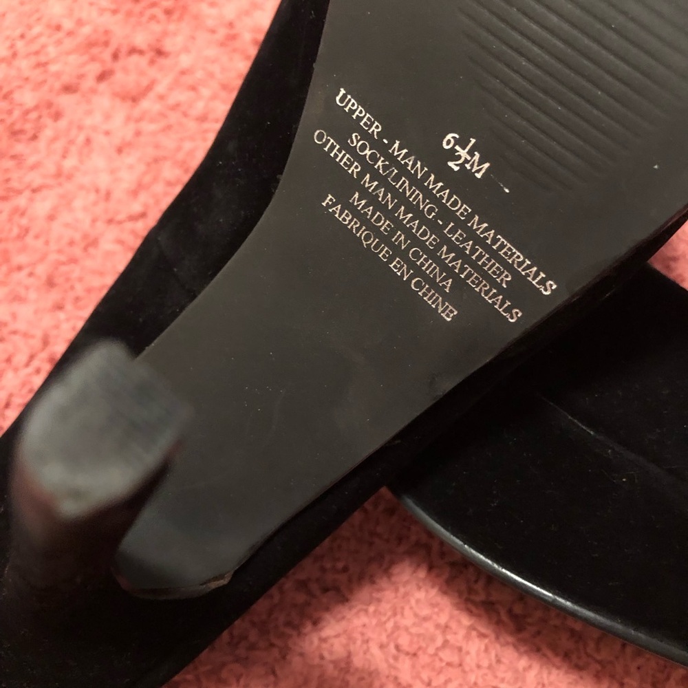 Elegant Black Suede Heels - Picture 4 of 5